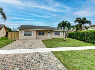 9726 Richmond Cir, Boca Raton, FL 33434