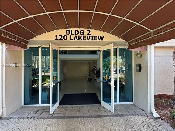 2nd image of 120 Lakeview Dr APT 305