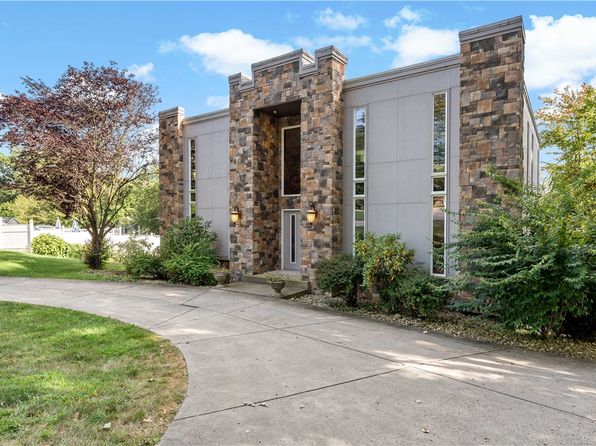 144 Creston Ave, Ellwood City, PA 16117