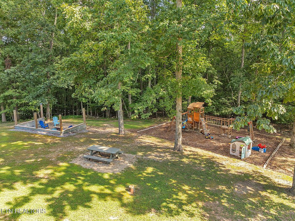 7th image of 328 Ridge Circle Rd