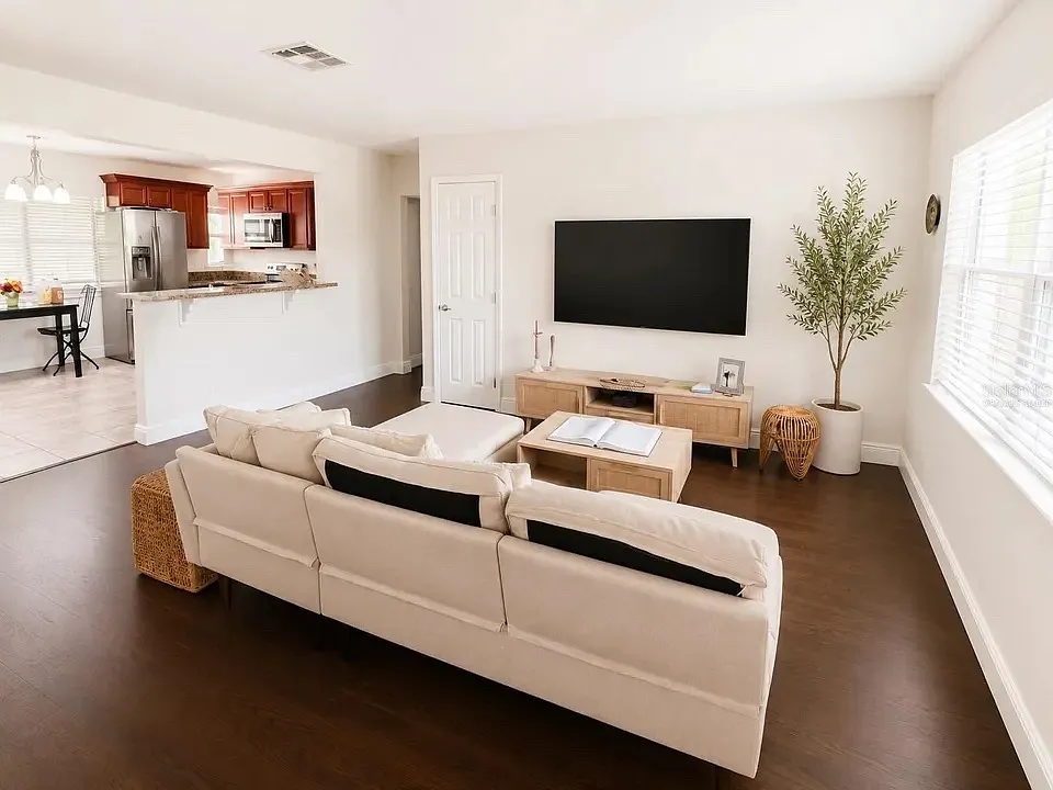 3 bed, 1405 sqft, $4,000 — Photo 2