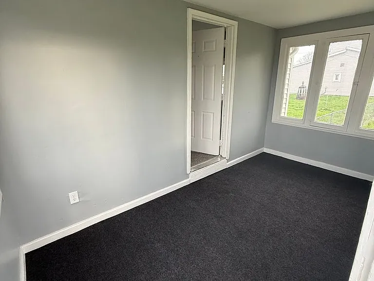 722 Coyne Ave — Photo 11