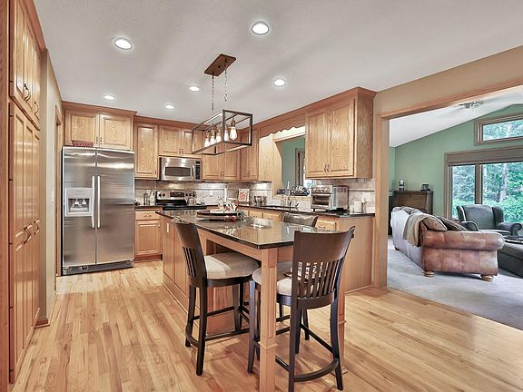 5th image of 15133 Zilla St NW