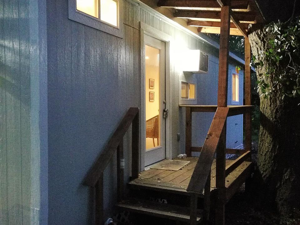 2nd image of 208 Texas Ave