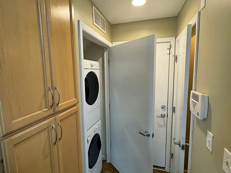 10335 Detroit Ave — Photo 7