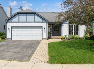 6126 Golfview Dr, Gurnee, IL