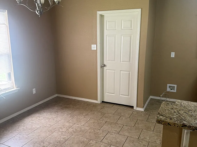 1312 Crossing Loop — Photo 5