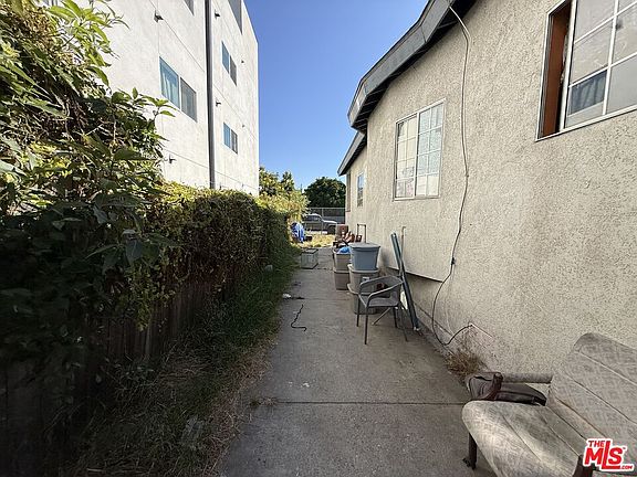 4th image of 923 E 25th St