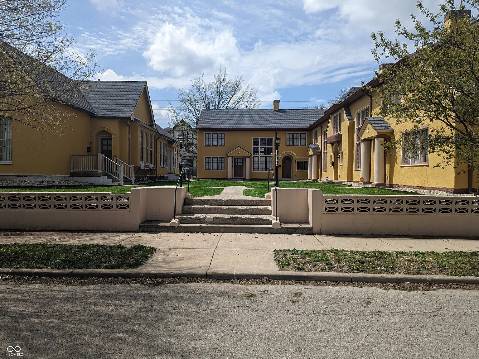 3 bed, 2.0 bath, 1450 sqft, $1,800 — Photo 1