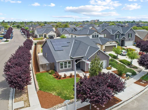 1221 N Carroll Court, Hanford, CA 93230