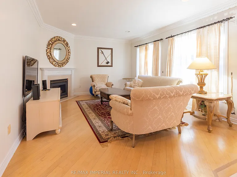 2 Farnham Dr — Photo 5