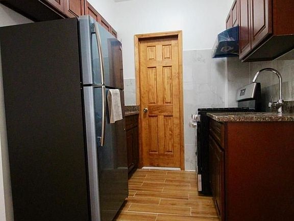 2nd image of 129 Eldridge St APT 2