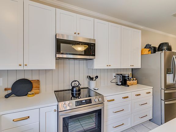 4th image of 3309 Beauvoir Pl