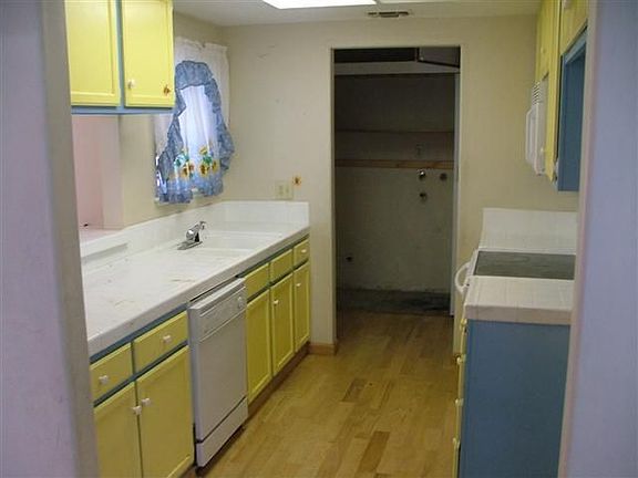 Colorful kitchen!