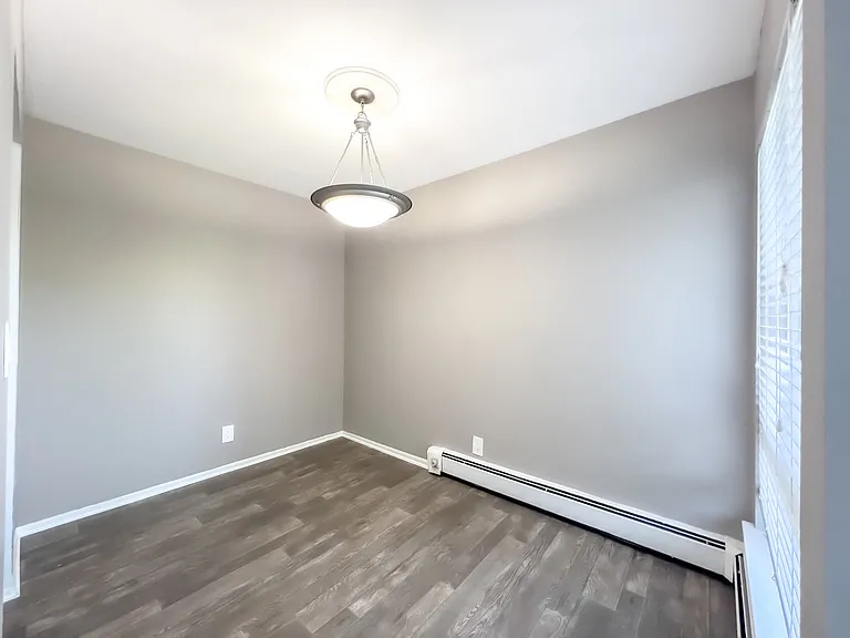 Macomb Manor - Roseville, MI — Photo 16