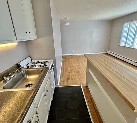 4th image of 1010 N Corona St APT 101