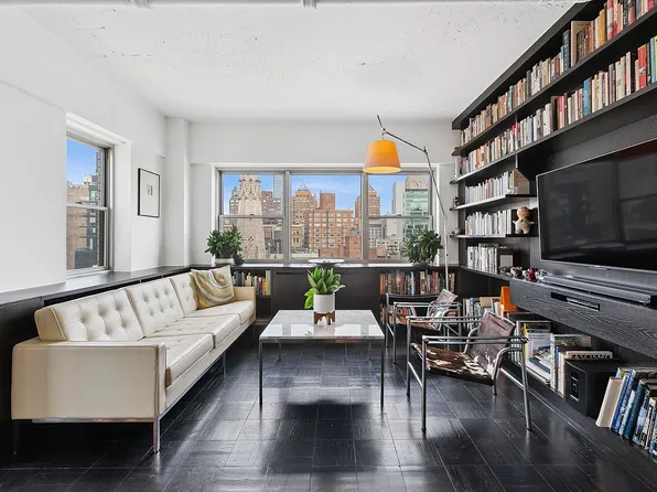 70 E 10th St APT 17R, Manhattan, NY 10003