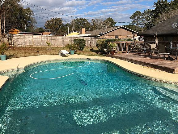 3rd image of 408 Antler Dr