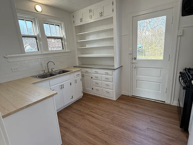 3524 Saint Martins Pl #1 — Photo 2