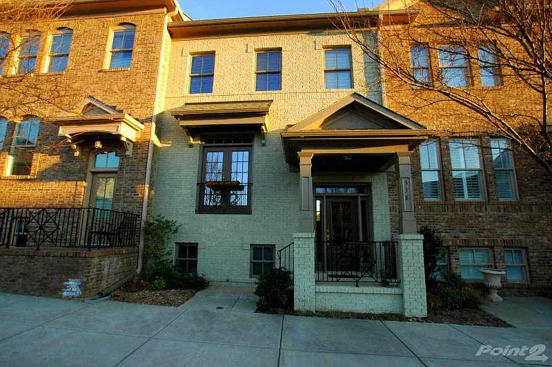 338 Suwanee Ave photo 1