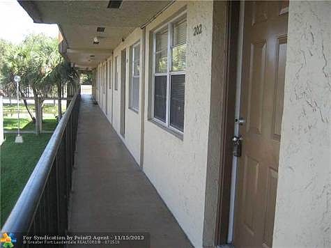 3rd image of 402 Lakeside Dr APT 202