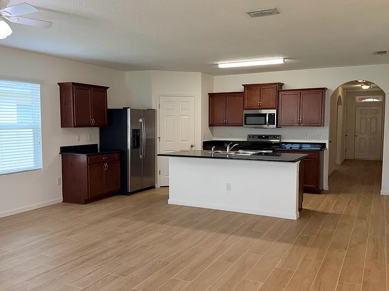 1522 Lexington Sq SW — Photo 12
