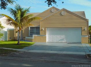 1040 SW 85th Ter, Pembroke Pines, FL 33025
