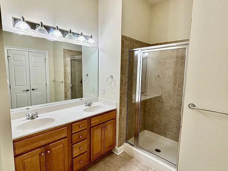 5215 Center St #103 — Photo 7
