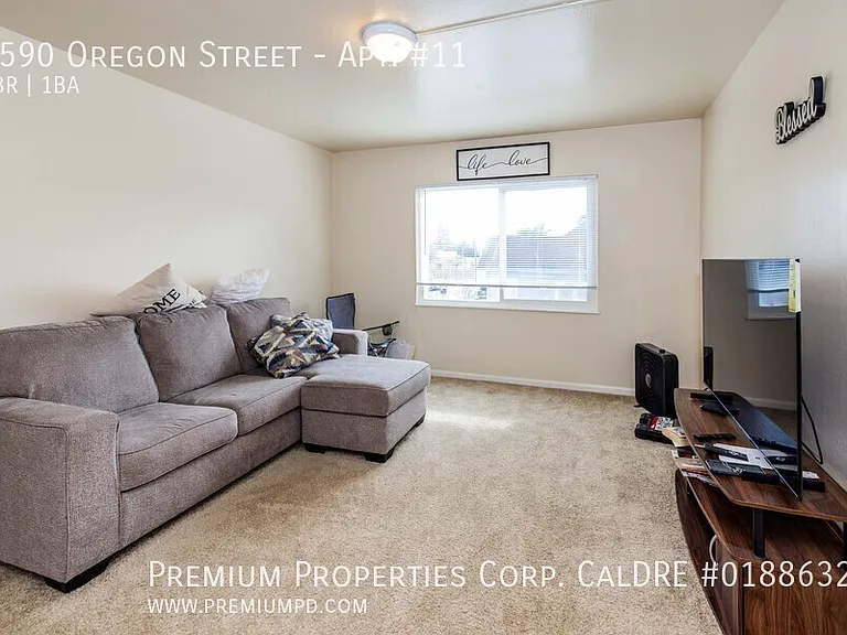 1590 Oregon St #11 — Photo 11