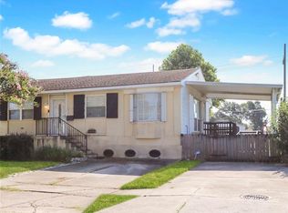 621 Willowbrook Dr, Gretna, LA 70056