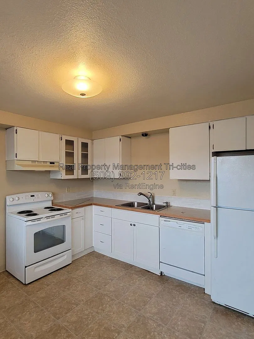 3 bed, 1.5 bath, 1100 sqft, $1,495 — Photo 2