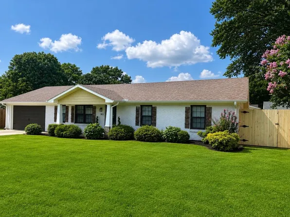 801 Puritan Ave, Muscle Shoals, AL 35661