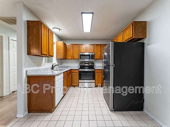 4th image of 5803 Samantha St #A
