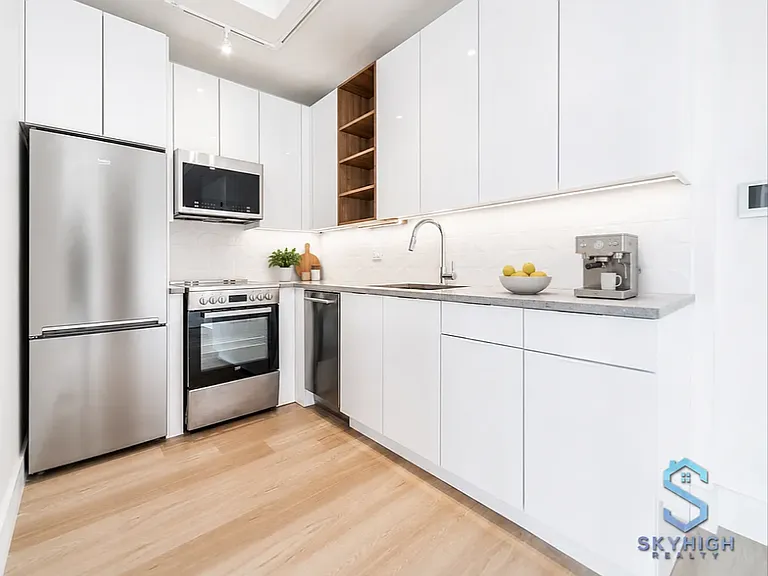 639 E 28th St #603 — Photo 3