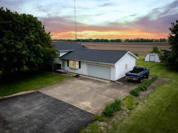 608 E Wood St, Colfax, IL 61728
