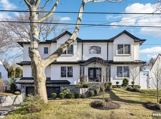 298 Buttonwood Dr, Paramus, NJ 07652