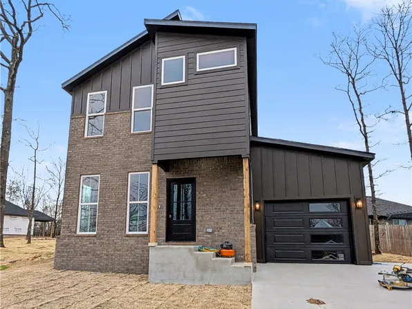 11 Cromarty Dr, Bella Vista, AR 72715