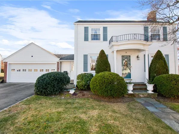 35 Ledgewood Dr, Cranston, RI 02920