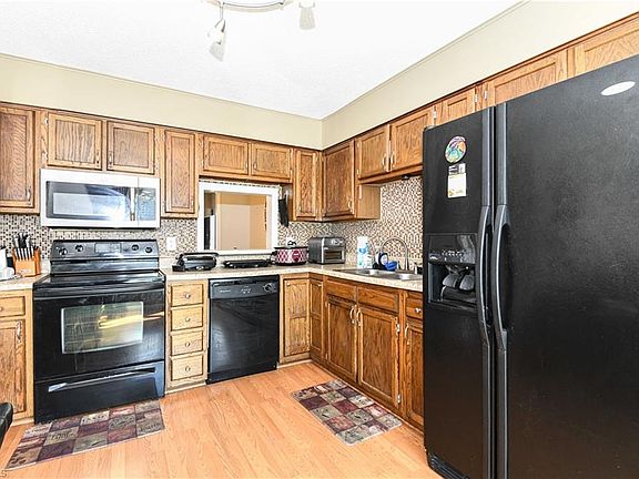 3rd image of 915 Shelby Dr APT E