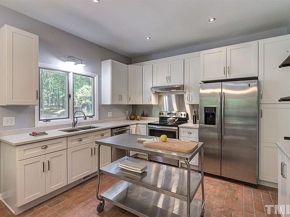 3rd image of 1408 Laurel Ln
