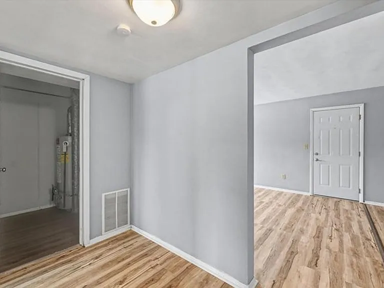 1306 Silver St — Photo 17
