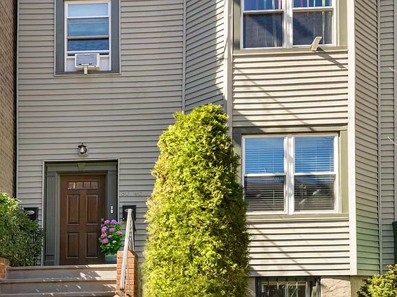 2nd image of 3040 29th St