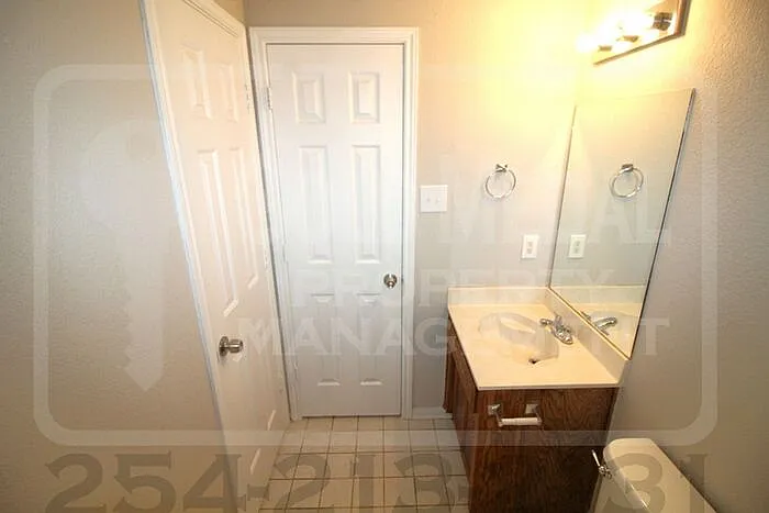 302 James Loop — Photo 11