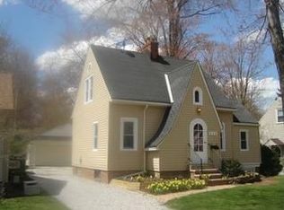 520 Parkside Dr, Bay Village, OH