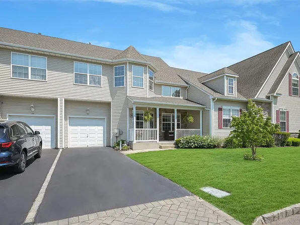 23 Meadow Pond Circle #23, Miller Place, NY 11764