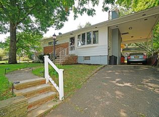 1 Delaware Ave, Lake Hopatcong, NJ 07849