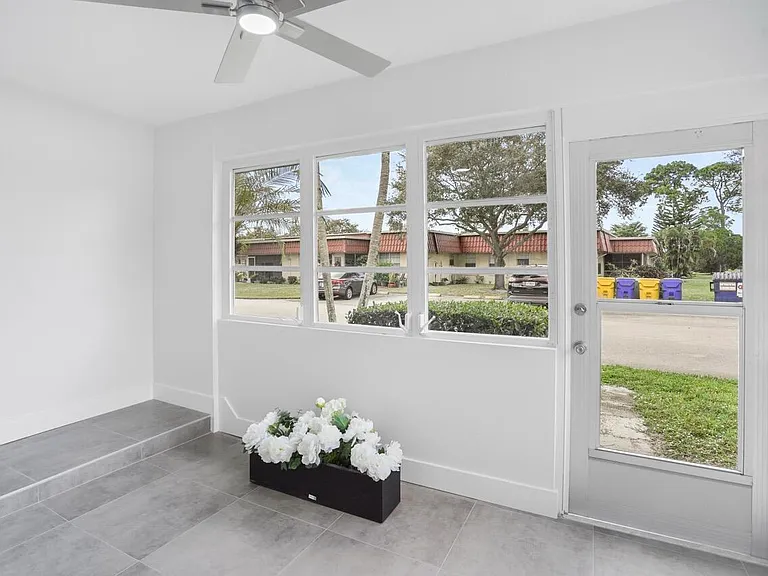 737 Nantucket Cir #B — Photo 6