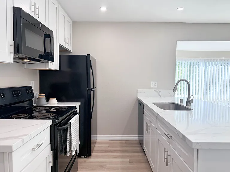 Vue at Lake Murray Apartments — Photo 16