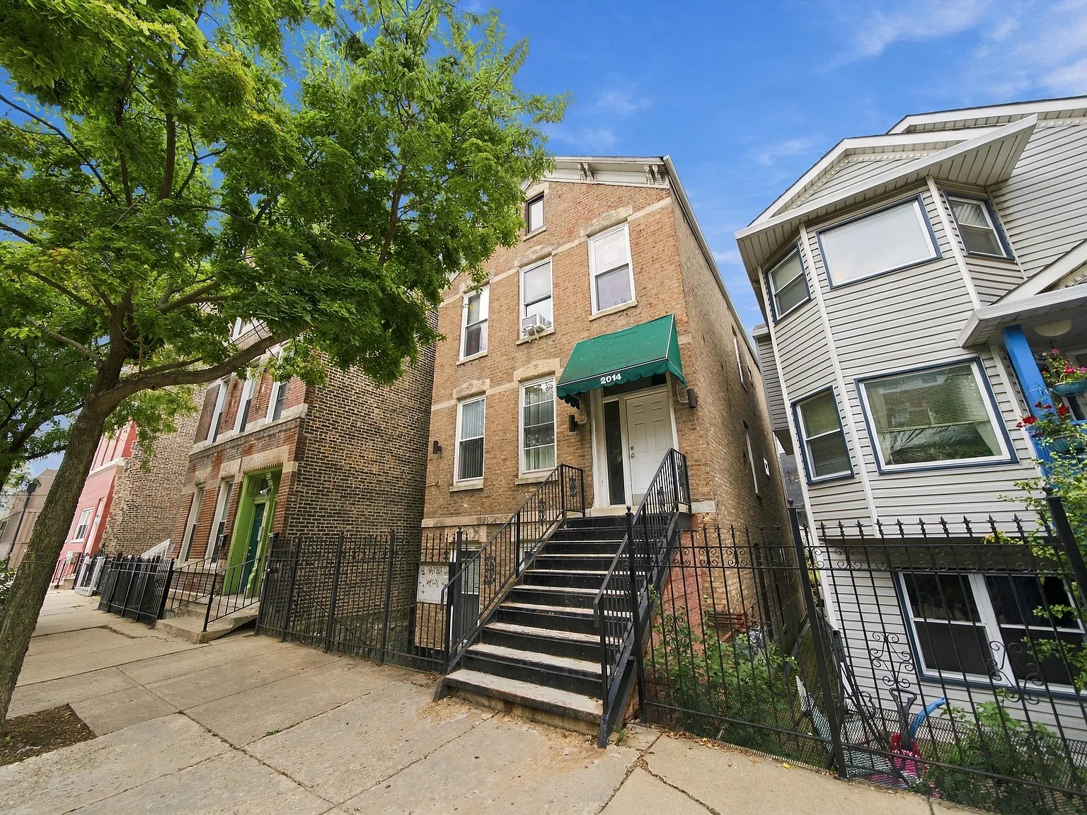 2 bed, 700 sqft, $2,000 — Photo 2