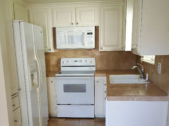 5th image of 621 N Guadalupe Ave APT 4